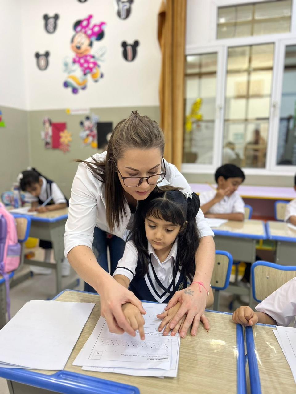 Support agent taking notes while on a call